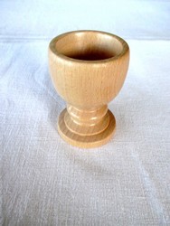 Le coquetier en bois d'hêtre